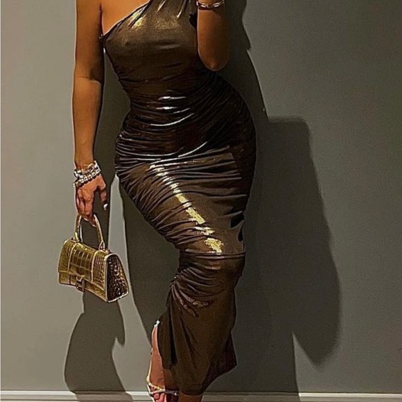 Metallic One Shoulder MIDI Dress - Picture 4 of 5